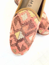 Load image into Gallery viewer, Men's Kilim Slippers size 42 (US size 9)
