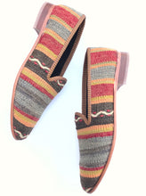 Load image into Gallery viewer, Men's Kilim Slippers size 42 (US size 9)