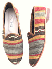 Load image into Gallery viewer, Men's Kilim Slippers size 42 (US size 9)