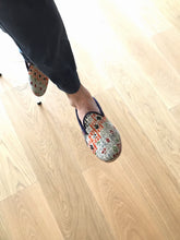 Load image into Gallery viewer, Men's Kilim Slippers size 43 (US size 10)