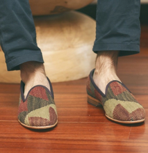 Load image into Gallery viewer, Men's Kilim Slippers size 45 (US size 12)