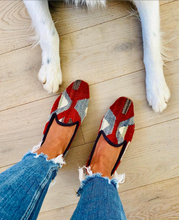Load image into Gallery viewer, Women's Kilim Slippers size 41 (US size 11)