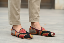 Load image into Gallery viewer, Men's Kilim Slippers size 44 (US size 12)