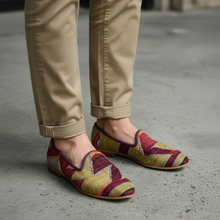 Load image into Gallery viewer, Men's Kilim Slippers size 44 (US size 12)