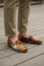 Load image into Gallery viewer, Men's Kilim Slippers size 42 (US size 9)