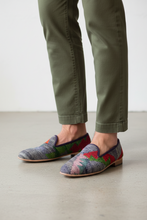 Load image into Gallery viewer, Men's Kilim Slippers size 41 (US size 8)