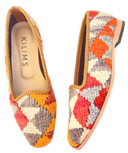 Load image into Gallery viewer, womens slippers in warm tones