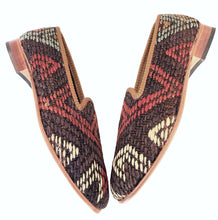 Load image into Gallery viewer, Men's Kilim Slippers size 42 (US size 9)