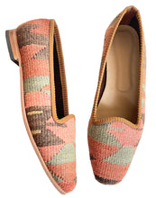 Load image into Gallery viewer, Pair of beautiful woven kilim shoes with a geometric pink pattern