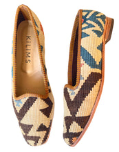 Load image into Gallery viewer, Pair of cream kilim loafers with geometric pattern
