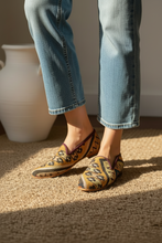 Load image into Gallery viewer, Women's Kilim Slippers size 41 (US size 11)