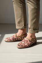 Load image into Gallery viewer, Men's Kilim Slippers size 42 (US size 9)