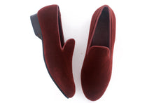 Load image into Gallery viewer, men&#39;s burgundy velvet slippers