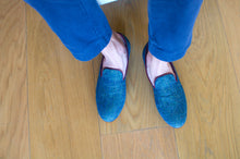 Load image into Gallery viewer, Men&#39;s Blue Peacock Tapestry Slippers